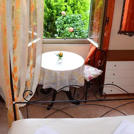 La Casa Delle Rose With Air Conditioning La Spezia