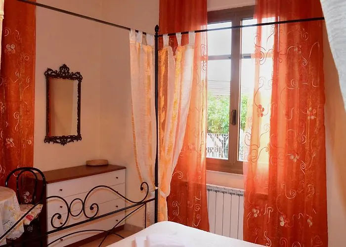 La Casa Delle Rose: Cozy Air-conditioned Retreat La Spezia
